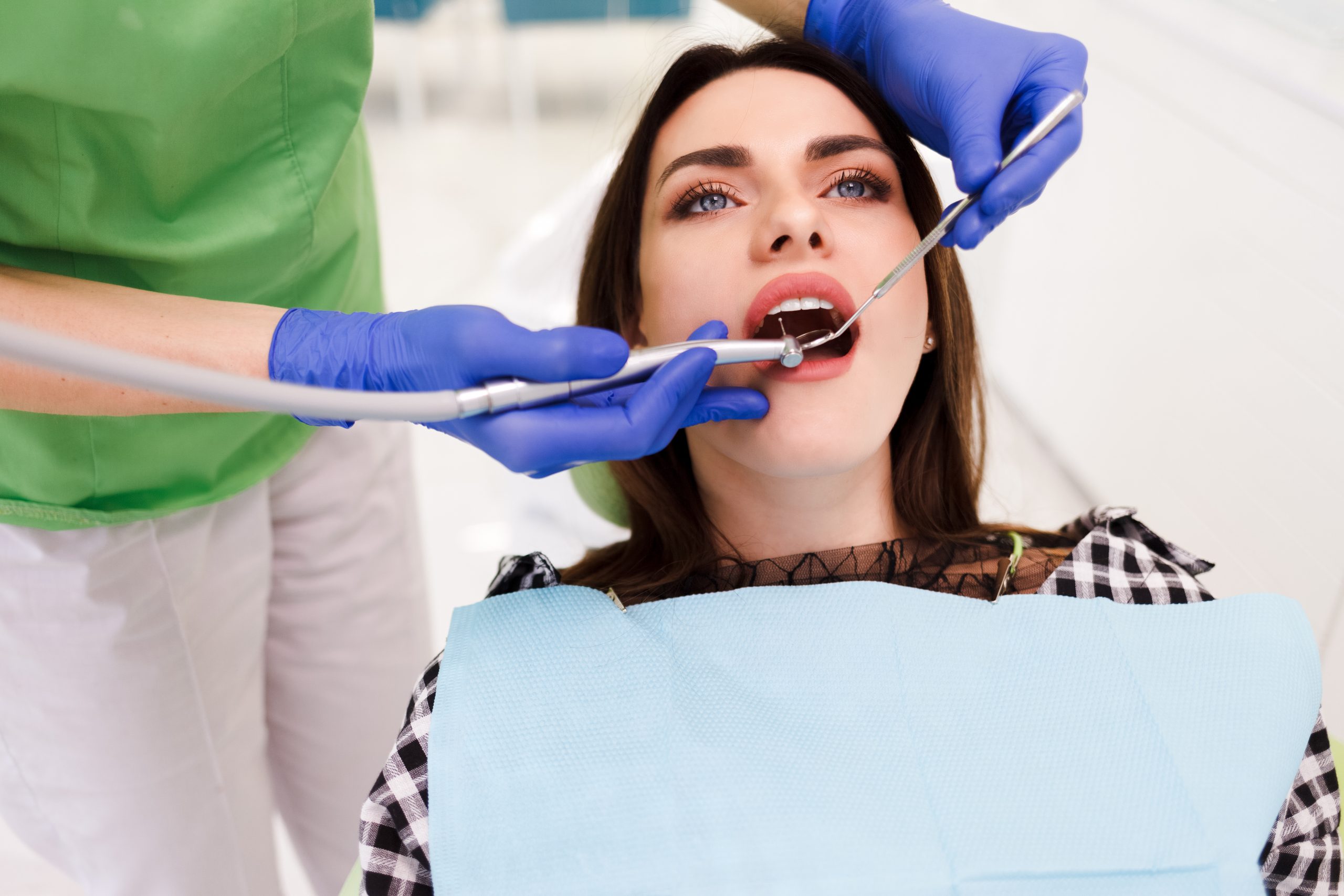 13 Shocking Pros And Cons of Dental Veneers
